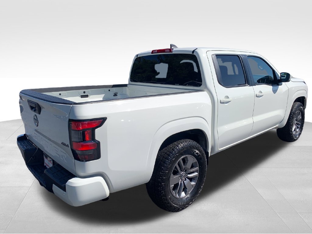Used 2025 Nissan Frontier SV AWD/4WD image 6