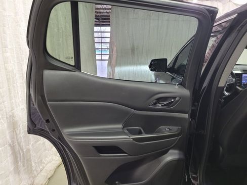 Used 2022 GMC Acadia SLT w/ GMC Pro Grade Package image 61