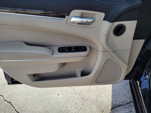 Used 2012 Chrysler 300 Limited image 18