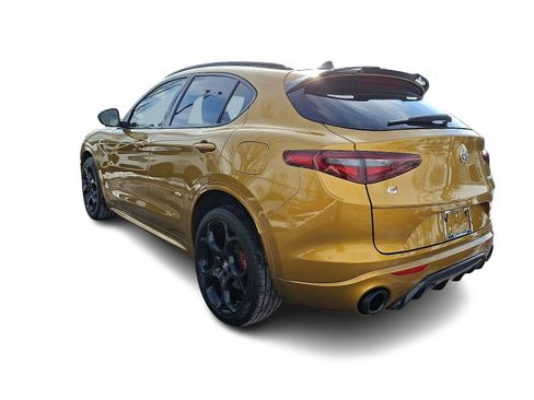 Used 2022 Alfa Romeo Stelvio Veloce image 4