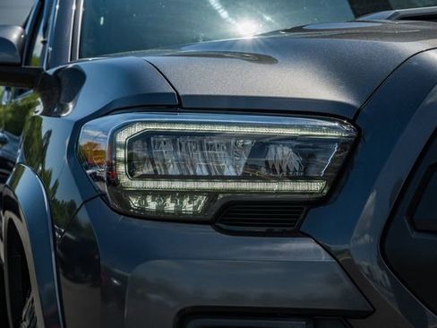 Used 2016 Toyota Tacoma TRD Sport w/ Premium & Technology Package AWD/4WD image 16