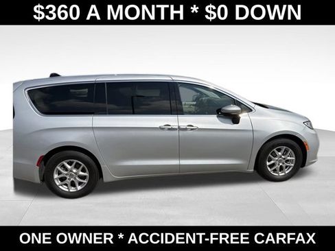Used 2023 Chrysler Pacifica Touring-L FWD image 7