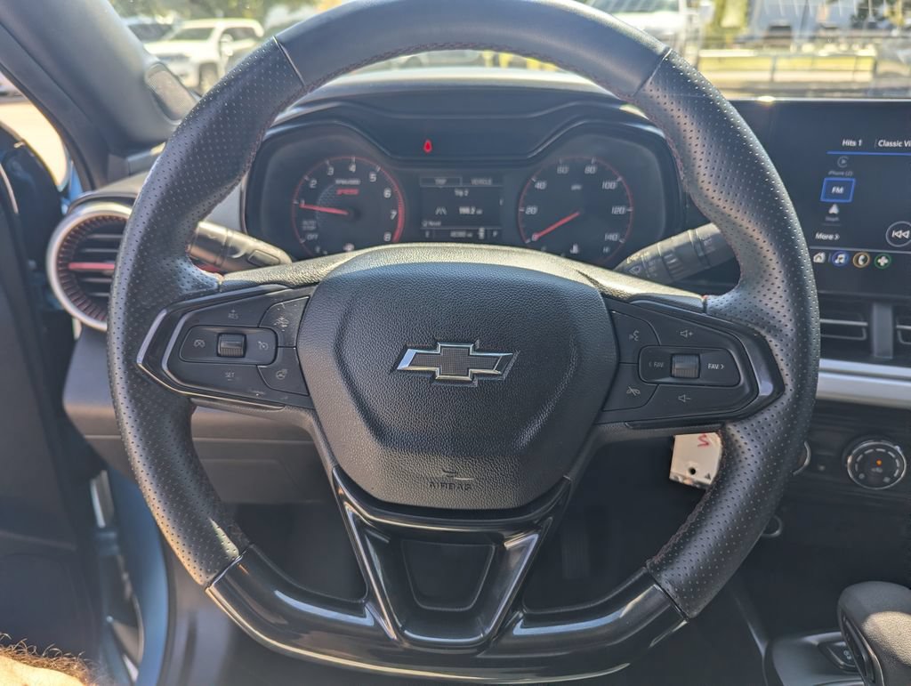 Used 2025 Chevrolet Trax RS FWD image 5