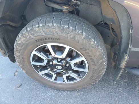Used 2020 Toyota Tundra SR5 w/ SR5 Convenience Package AWD/4WD image 10