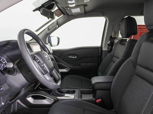 Used 2024 Nissan Frontier SV image 18