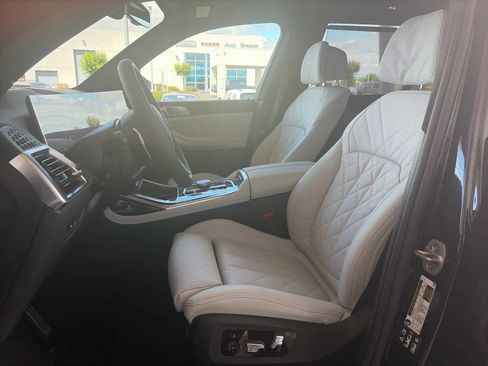 New 2026 BMW X7 xDrive40i w/ M Sport Package AWD/4WD image 9