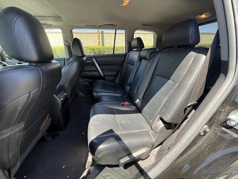 Used 2012 Toyota Highlander SE w/ Tow Pkg AWD/4WD image 10