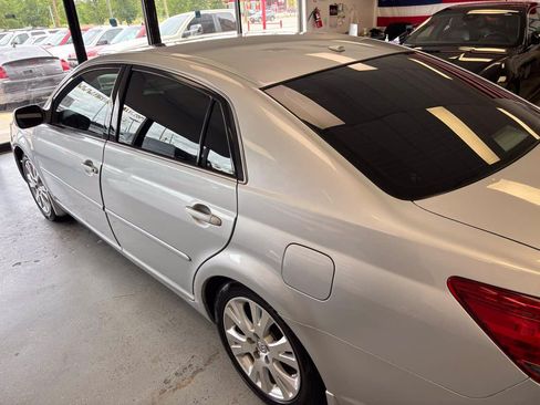 Used 2009 Toyota Avalon XLS FWD image 12
