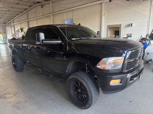 Used 2016 RAM 2500 Big Horn w/ Black Appearance Group AWD/4WD image 2
