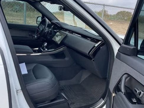 Used 2025 Land Rover Range Rover Sport Dynamic SE image 23