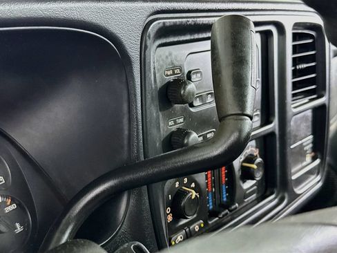 Used 2004 Chevrolet Silverado 2500 W/T RWD image 14