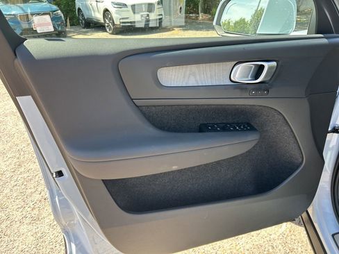 Used 2025 Volvo XC40 B5 Core AWD/4WD image 17