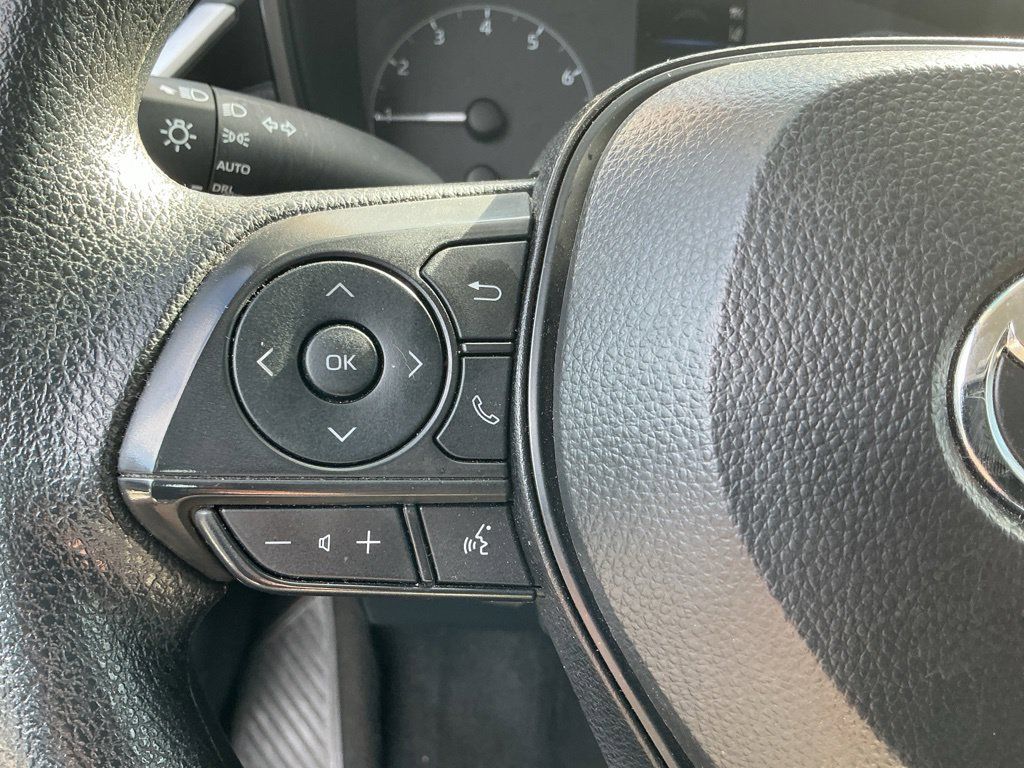 Used 2025 Toyota Corolla LE FWD image 21