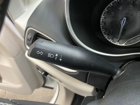 Used 2022 Chrysler Pacifica Touring-L image 28