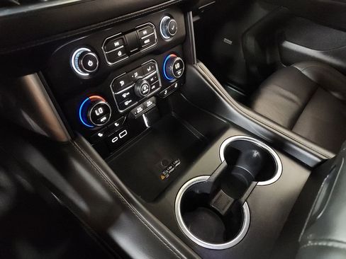 Used 2024 Chevrolet Suburban Z71 w/ Luxury Package image 40