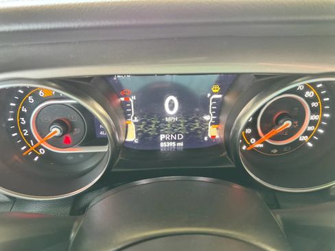 Used 2020 Jeep Wrangler Unlimited Sahara AWD/4WD image 14