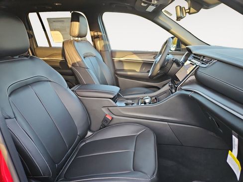 New 2025 Jeep Grand Cherokee Limited w/ Luxury Tech Group II image 15