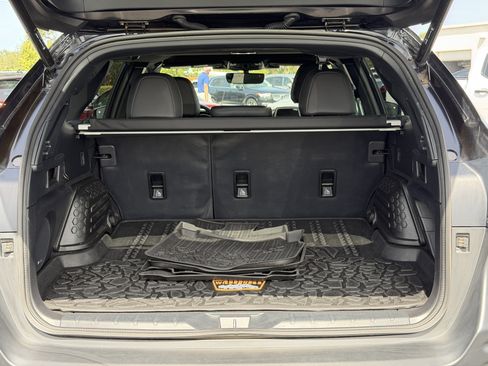 Used 2025 Subaru Outback Wilderness AWD/4WD image 9