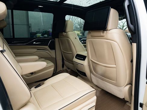 Used 2021 Cadillac Escalade ESV Premium Luxury w/ Driver Assist Tech Package image 26