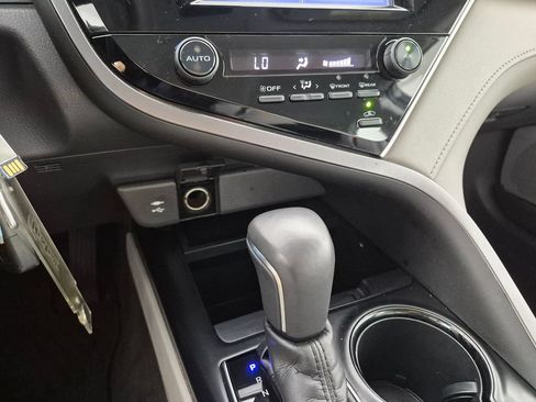 Used 2018 Toyota Camry SE FWD image 20