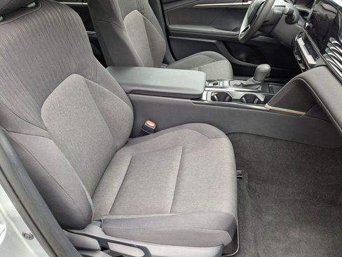 Used 2025 Toyota Camry LE image 33