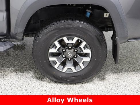 Used 2017 Toyota Tacoma TRD Off-Road image 10