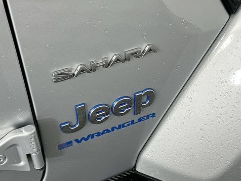 Used 2023 Jeep Wrangler Unlimited Sahara w/ Cold Weather Group AWD/4WD image 38