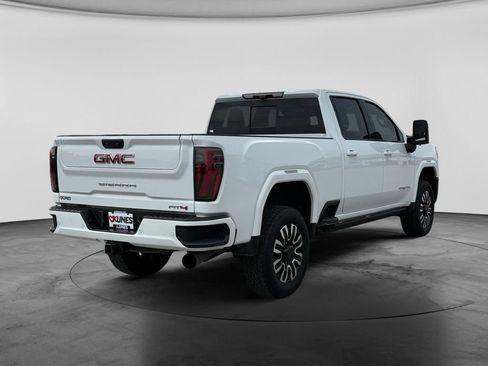 Used 2024 GMC Sierra 3500 AT4 w/ AT4 Premium Plus Package AWD/4WD image 9