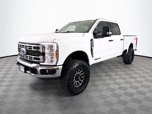 Used 2024 Ford F250 XLT w/ FX4 Off-Road Package AWD/4WD image 3
