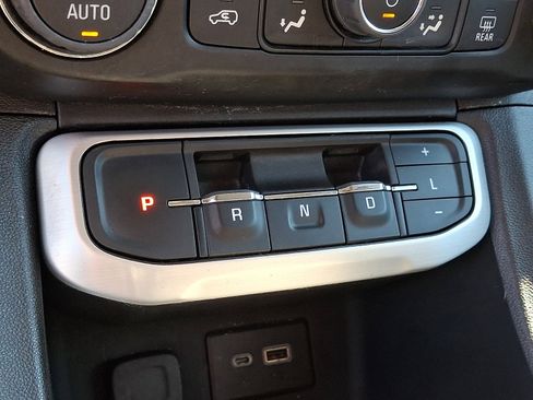Used 2023 GMC Acadia SLE w/ Driver Convenience Package AWD/4WD image 16