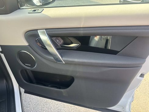 Used 2025 Land Rover Discovery Sport S image 14