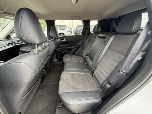 Used 2024 Mitsubishi Outlander SE FWD image 30