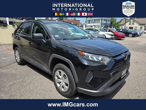 Used 2021 Toyota RAV4 LE AWD/4WD image 1