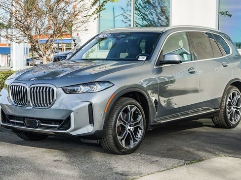 Used 2024 BMW X5 sDrive40i w/ Premium Package image 3