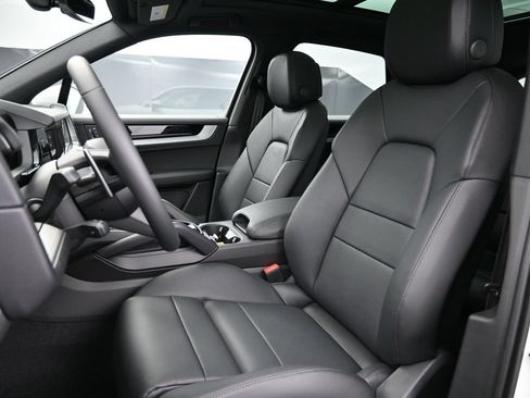 Certified 2026 Porsche Cayenne E-Hybrid AWD/4WD image 5