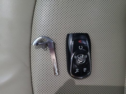 Used 2018 Buick Enclave Premium w/ Experience Buick Package FWD image 32