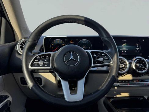 Used 2021 Mercedes-Benz GLB 250 image 27