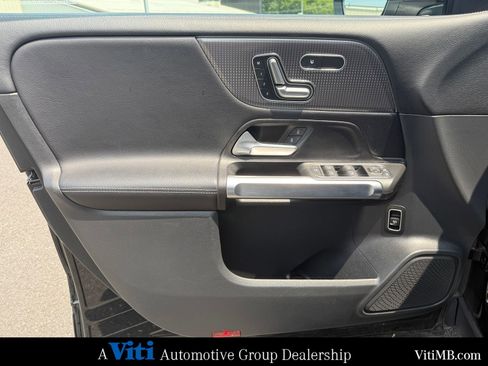 Used 2022 Mercedes-Benz GLB 250 4MATIC image 16