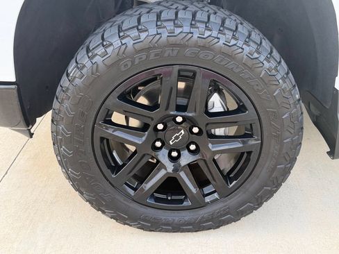 Used 2025 Chevrolet Silverado 1500 LT Trail Boss w/ Convenience Package II AWD/4WD image 13