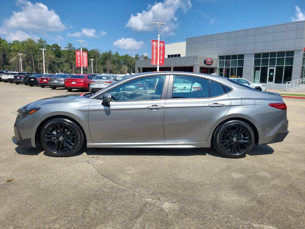 Used 2026 Toyota Camry SE w/ Convenience Package FWD image 2
