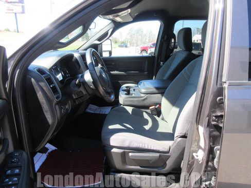 Used 2024 RAM 2500 Tradesman w/ Chrome Appearance Group image 12