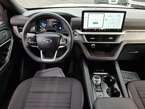 Used 2025 Ford Explorer ST-Line AWD/4WD image 12