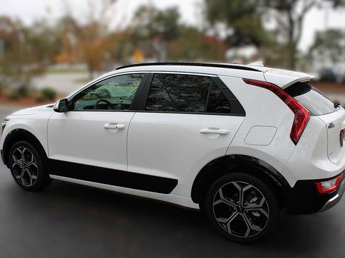 New 2025 Kia Niro EX image 11