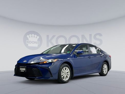 Used 2025 Toyota Camry LE image 1