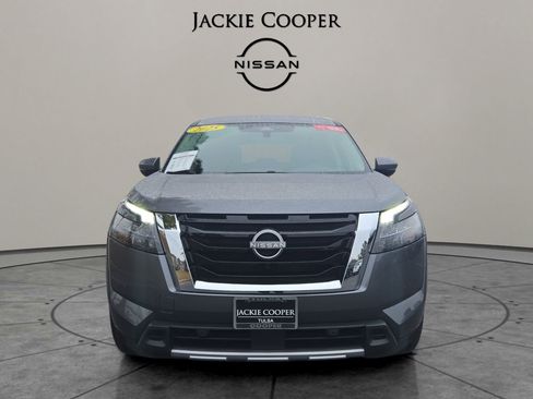 Certified 2025 Nissan Pathfinder SL image 8