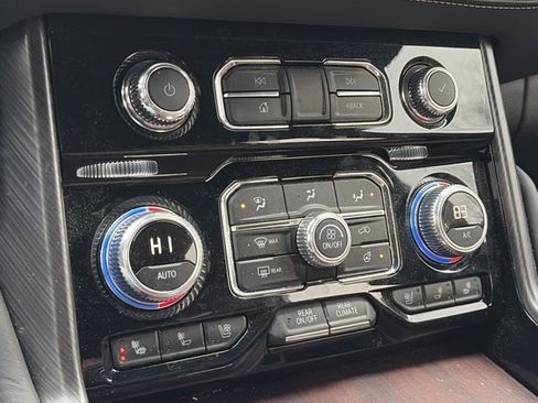 Used 2023 GMC Yukon XL Denali Ultimate image 22