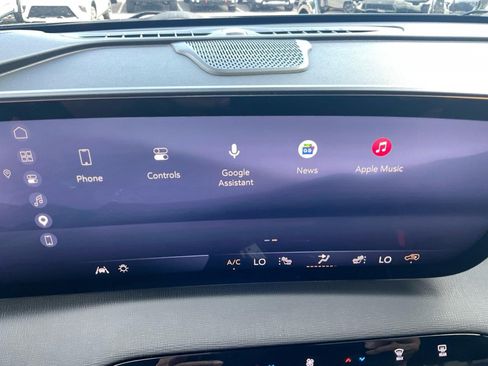 Certified 2025 Buick Enclave Preferred AWD/4WD image 17