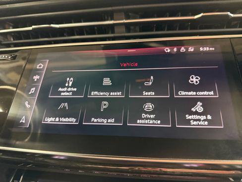 Used 2019 Audi Q8 Premium Plus w/ Premium Plus AWD/4WD image 31