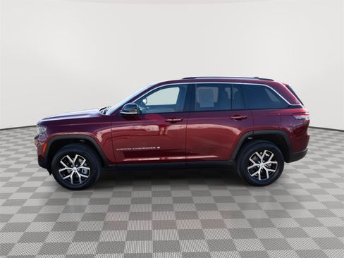 Used 2023 Jeep Grand Cherokee Limited w/ Luxury Tech Group II image 24
