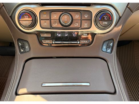 Used 2017 Chevrolet Suburban Premier image 13